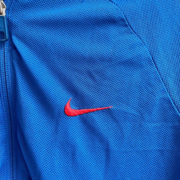 Nike Reversible Windbreaker with Mesh Lining - Picture 5 of 5